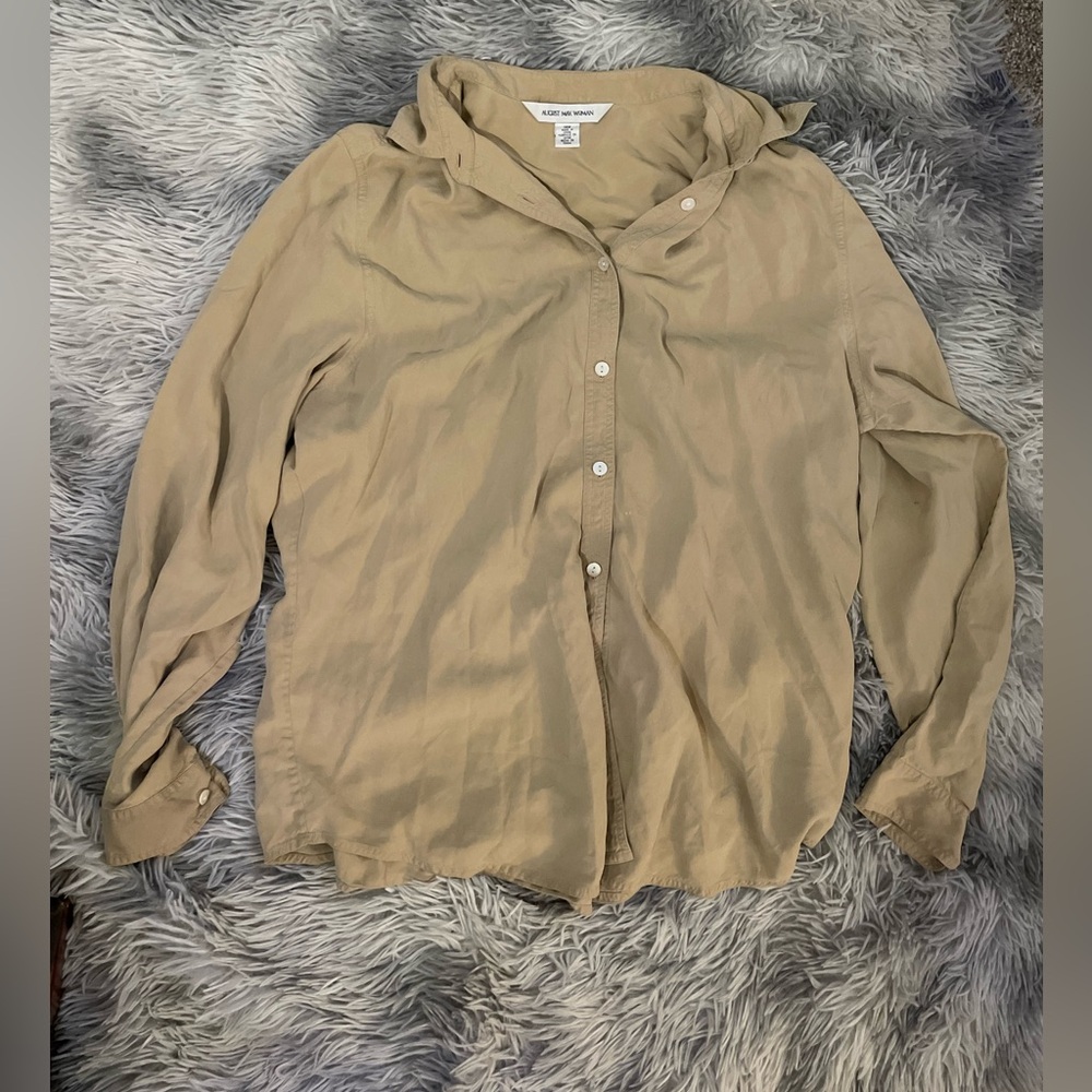 August Max woman Button up shirt. Size 14W. (Fits like a Women’s Large)